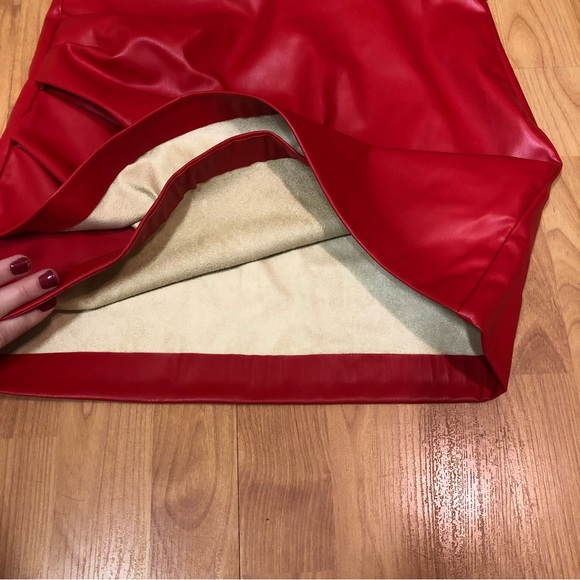 Red Faux leather miniskirt - Picture 3 of 7